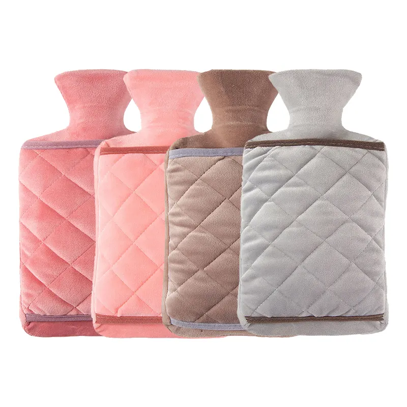 Portatile di alta qualità classico pvc borsa dell'acqua calda lana vendita calda inverno caldo bottiglia di acqua calda con coperchio personalizzato all'ingrosso con coperchio