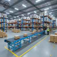 Convoyeur à bande en caoutchouc sur mesure pour entrepôt, avec structure en acier bleu robuste, pour la logistique et la livraison express
