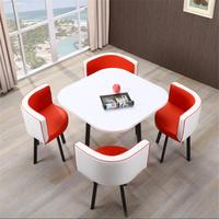 Table basse circulaire de loisirs avec une table et quatre chaises, ensemble de mobilier pour café, bureau et réception