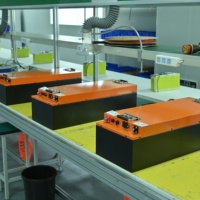 Baterai Lithium LiFePO4 60V 120Ah dengan BMS Terintegrasi, Keamanan Multi-lapis, 3000 Siklus, Suhu Operasi -20~60°C untuk Forklift Listrik