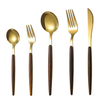 En gros, Ensemble de couverts de Noël robustes en acier inoxydable, couteau et fourchette, avec manche noir, finition dorée, pour décoration de table élégante