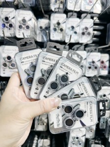 Adatto per IPhone17 Fashion 17 17promax pellicola per lenti con diamanti tempestate di diamanti ad alta definizione per Apple 17pro Flash adesivo per lenti - Product Image 4