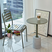Table et chaises en fer forgé pour loisirs en plein air - Ensemble de patio compact de style décontracté pour cafés et salons de thé