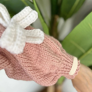 Cardigan in maglia pesante lavorato a mano invernale da donna con maniche a sbuffo personalizzate con chiusura monopetto fiocco bianco in rosa - Product Image 5