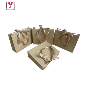 Sacs en papier personnalisés MUYANG avec logo imprimé, recyclés, brillants, holographiques, dorés, roses, violets, avec nœud papillon et poignée - Product Image 1