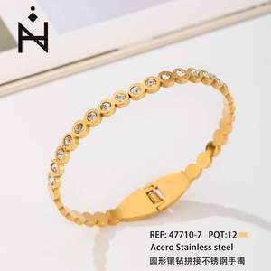 Bracelet jonc en acier inoxydable doré avec diamants ronds, classique pour femme, à porter au quotidien - Product Image 1