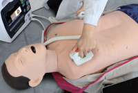 Maniquí de RCP con Retroalimentación de Rendimiento en Tiempo Real, Indicador de Profundidad y Frecuencia de Compresión, Modelo de Simulación para Prácticas de Entrenamiento Médico