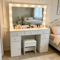 Coiffeuse blanche avec miroir éclairé, grands tiroirs de rangement, tabouret rembourré, ensemble moderne pour chambre à coucher