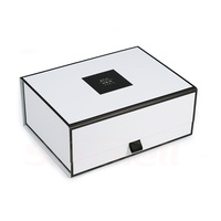 Boîte-cadeau en carton cosmétique pliable magnétique avec logo personnalisé, bordure noire, blanc, et sac d'emballage en papier pour le shopping