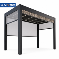 Pavillon à toit motorisé avec cadre en alliage d'aluminium, revêtement poudré, ouverture latérale, et bande lumineuse LED pour villa privée