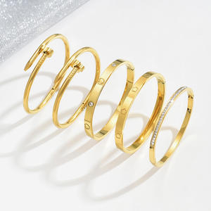 Juego <span class=keywords><strong>de</strong></span> <span class=keywords><strong>3</strong></span> Pulseras <span class=keywords><strong>de</strong></span> Acero Inoxidable, Chapadas en Oro <span class=keywords><strong>de</strong></span> 18K, con Diseño <span class=keywords><strong>de</strong></span> Espiral, Trébol <span class=keywords><strong>de</strong></span> 4 <span class=keywords><strong>Hojas</strong></span>, Joyería <span class=keywords><strong>de</strong></span> Acero Titanio para Mujer - Product Image 4