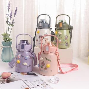 New Large Capacity Sanrioed <span class=keywords><strong>Thermos</strong></span> Cups 900ml Kawaii Kuromi Melodia Kt <span class=keywords><strong>Anime</strong></span> Kids Presentes Portátil com Palha Garrafa De Água - Product Image 4