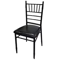Chaise de salle à manger moderne de style européen avec couronne florale, en plastique durable, empilable, imperméable, pour hôtels, salles de banquet, salons