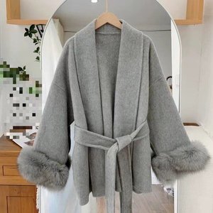 Nuovo Cappotto in Lana a Doppio Strato per Donne con Maniche Lunghe e un Lussuoso Tocco di Pelliccia Cape - Product Image 5