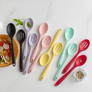 Cuchara coladora de silicona para cocina, utensilio de cocina de silicona de grado alimenticio, cuchara para mezclar sopa, cuchara antiadherente con orificios - Product Image 1