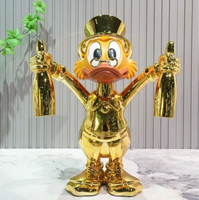 Nouveautés Prêtes à Expédier : Sculpture Canard Célèbre de Dessin Animé Pop Art Tenant des Bouteilles en Résine pour Décoration d'Intérieur