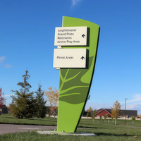 Grand panneau routier de station-service et panneau de signalisation directionnel, panneau d'affichage publicitaire extérieur rétroéclairé pour l'indication de voies