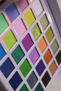 Palet Eyeshadow Campuran Sparkle Shimmer dan Matte 30 Warna Pigmentasi Tinggi Tahan Lama Koleksi Riasan Cerah - Product Image 2