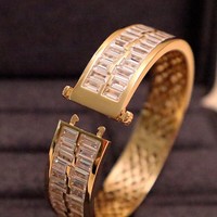 Bracelet clé Dua Lipa Training Season Style Hailey en or massif 18 carats avec diamants baguette, série High Auction Archive