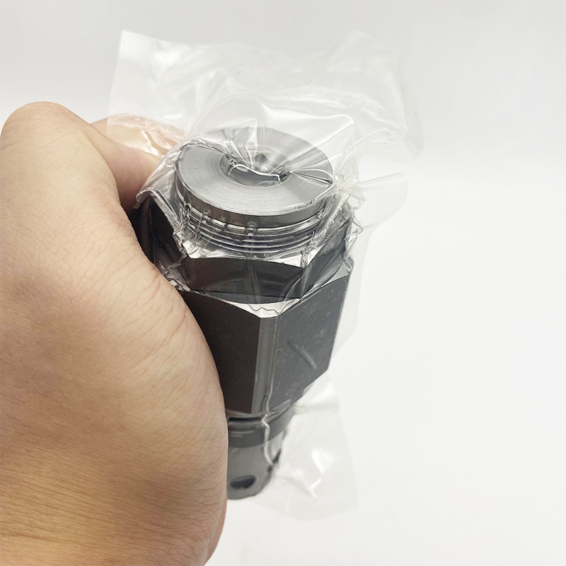 0816204 4386065 Excavator Main Relief Valve for Hitachi