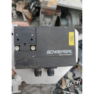 Verrouillage par solénoïde Schmersal AZM 170-11ZRK 24VAC/DC - 10114078 W d'occasion - Product Image 3
