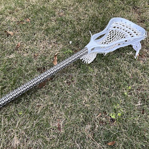 Palo de Lacrosse Completo ACEKING para Hombre y Niño con Eje de Metal y Cabeza Encordada Blanca - Product Image 6