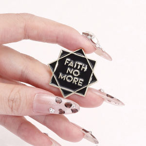 Cartoon Alphabet Emaille Pins Herzform Broschen Schmuck Zubehör Geschenk für Freunde Kleidung Dekoration - Product Image 4