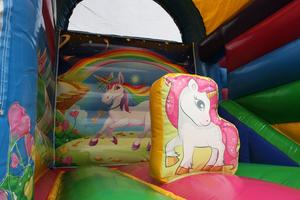Castillo de salto inflable para niños, Nube de arcoíris de unicornio para exteriores - Product Image 3