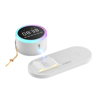 Op maat gemaakte 4-in-1 speaker zakelijke cadeaus 15W snelle draadloze oplader met nachtlampje en klok