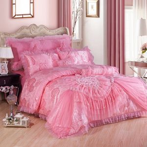 Ensemble de literie de mariage princesse rose en dentelle jacquard de style coréen avec oreillers en forme de cœur - Product Image 2