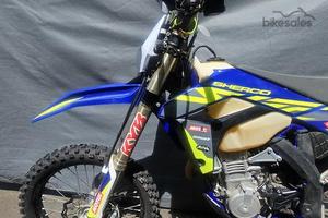 มอเตอร์ไซค์วิบากแบบเอนดูโร่ ระดับมืออาชีพ 500 ซีซี ระบบหัวฉีด EFI ระบบวาล์ว DOHC 6 สปีด โช้ค KYB สมรรถนะสูง สำหรับขับขี่ออฟโรด - Product Image 2