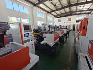 Macchina di taglio filo CNC DK7735 DK7725 EDM ad alta velocità con nucleo motore cuscinetto componenti PLC