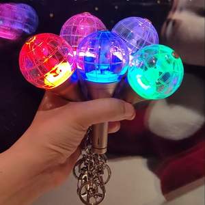 Vente en gros très vendue Porte-clés bâton à lumière LED <span class=keywords><strong>ATEEZ</strong></span> Porte-clés en plastique brillant Porte-clés Kpop Merch - Product Image 3