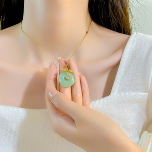 <span class=keywords><strong>Collana</strong></span> Vintage Placcata <span class=keywords><strong>Oro</strong></span> con Giada Bianca e Verde, Trendy <span class=keywords><strong>Collana</strong></span> con Ciondolo in Giada Verde in Acciaio Inossidabile per Ragazze - Product Image 5