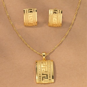 Juego de Joyería con Colgante Cuadrado y Aretes Chapados en Oro de 24K, Diseño Clásico con Patrón <span class=keywords><strong>Griego</strong></span> Geométrico, para Mujer - Product Image 1