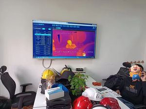 Casco de combate de bombero 4G, cámara de imagen térmica IR a prueba de fuego ABS, alerta SOS con software de comando VMS - Product Image 5