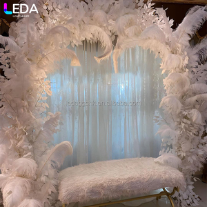 Arche de fleurs en plumes blanches faites à la main pour mariage, anniversaire, décoration intérieure LEDA - Product Image 3