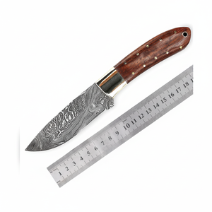 Couteau de poche de chasse en acier damas de haute qualité petits couteaux Skinner extérieurs avec manche en bois - Product Image 1