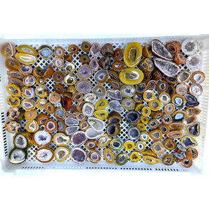 للبيع بالجملة جيود العقيق الأحمر الطبيعي من Zhanguo ، وعاء الكنز الصغير لمكافحة العقيق الدموي والشفاء ، جيود عقيق الدم - Product Image 1