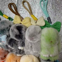 Porte-clés lapin en fourrure véritable de 15 cm avec nœud tacheté, pompons en peluche, porte-clés lapin mignon et moelleux, porte-clés lapin arc-en-ciel