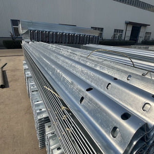 Acier <span class=keywords><strong>W</strong></span> <span class=keywords><strong>Beam</strong></span> Thrie <span class=keywords><strong>Beam</strong></span> Road Garde-corps Barrières de circulation Entretoise galvanisée à chaud Garde-corps routier utilisé - Product Image 6