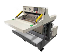 Machine d'emballage automatique pour sacs tubulaires de distribution e-commerce, avec ensachage, impression, étiquetage et conditionnement