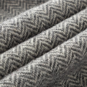 Dr.Wool Factory Supply 127*152 + 2*10CM Couverture luxueuse à pompons Couverture en laine - Product Image 4