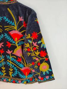 Veste bomber classique en velours Suzani style bohème, broderie florale, réversible, respirante, écologique, prête pour l'hiver - Product Image 3