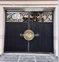Portail Principal en Aluminium Premium avec Cadre en Fer Forgé et Motifs Incrustés en Laiton – Portail d'Entrée de Luxe Designer