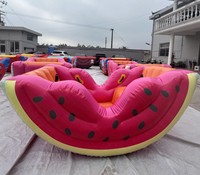 Flotteur gonflable en forme de pastèque OEM |   Jouet aquatique flottant à bascule pour jeux de piscine, utilisation en station balnéaire et en extérieur