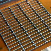 Grille de couverture de caniveau en métal, grille en acier galvanisé à chaud pour le drainage des eaux usées des routes municipales