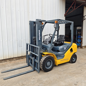 รถยกโคมัตสึ FD25 ขนาด 2.5 ตัน เครื่องยนต์ดีเซล พร้อมที่นั่งคนขับ อัตโนมัติ นำเข้าจากญี่ปุ่น มือสอง ใช้พลังงานจากดีเซล - Product Image 5