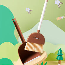 Ensemble balai et pelle portable 2-en-1 écologique avec manche en plastique, design de dessin animé, style moderne, outil de nettoyage des sols domestiques - Product Image 3