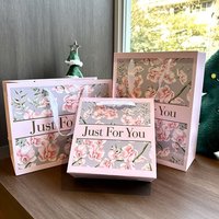 Sac en papier rose de luxe pour bijoux, avec logo personnalisé, en papier d'art durable, pour cadeaux et achats, avec poignée en ruban, idéal pour chaussettes - Vente en gros